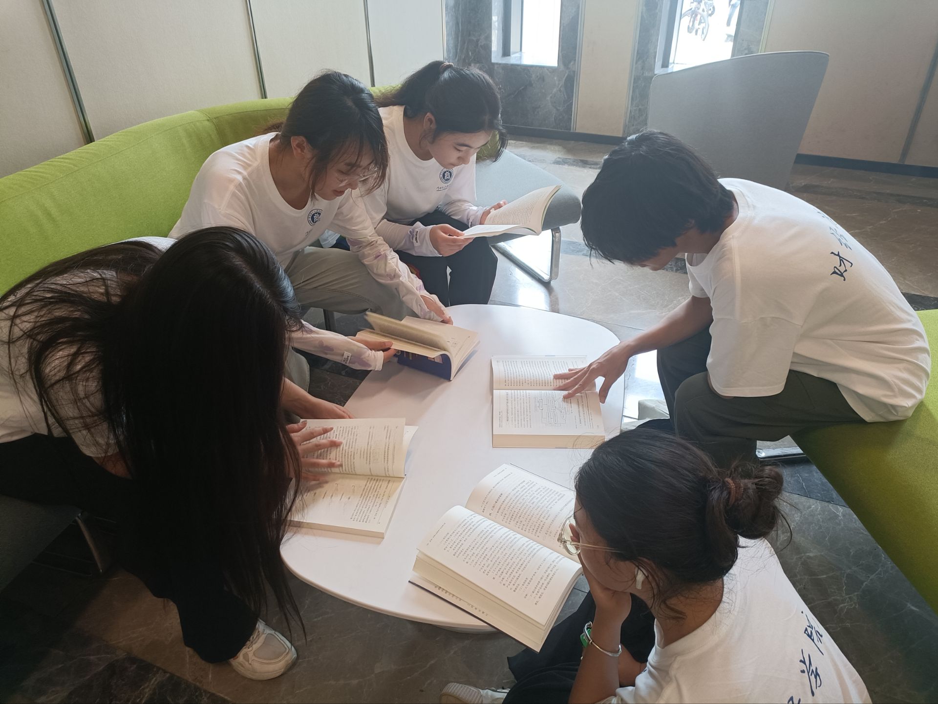 投身強農(nóng)實踐，助推鄉(xiāng)村振興——理論學習和發(fā)放宣傳頁