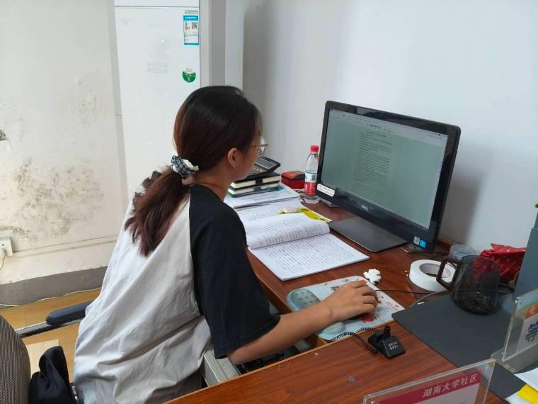 公共管理學院學子深入社區，用實際行動為老人排憂解難